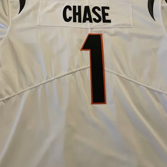Cincinnati Bengals White Jamar Chase Jersey w/ SB LVI Patch - Picture 9 of 9